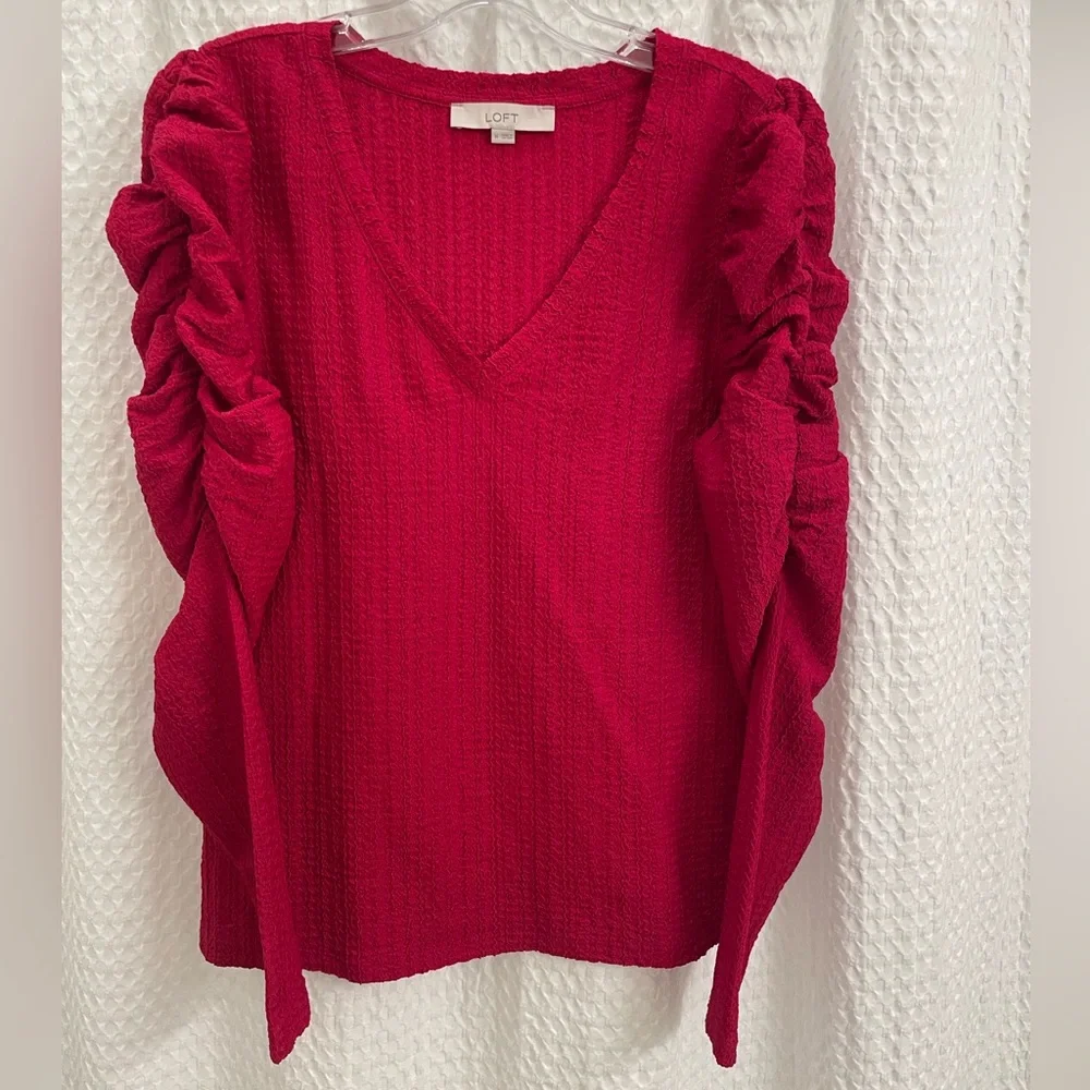 LOFT Shirred Puff Sleeve Top. Size Medium. - Picture 2 of 3